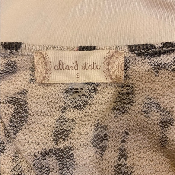 Altar’d State High/Low Pullover Lightweight Sweater Size Small NWT - Picture 5 of 6